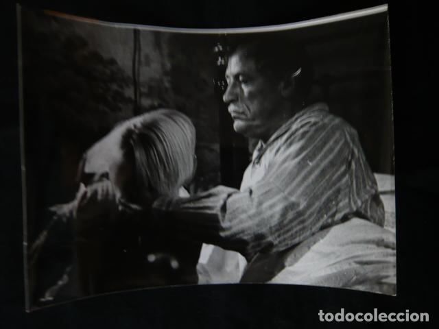 Cin&eacute;ma: LA PIEDRA BLANCA SERIE TVE ANTIGUA FOTOGRAFIA ORIGINAL 18 X 13 CM