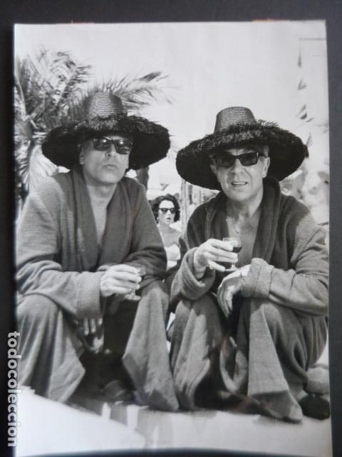 Cin&eacute;ma: O. W. FISHER ACTOR CON VICTOR DE KOWA ANTIGUA FOTOGRAFIA ORIGINAL 21 X 29 CM