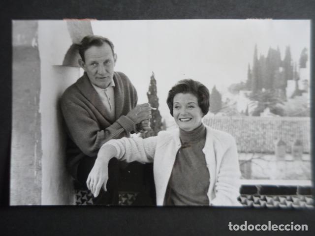 Cin&eacute;ma: TREVOR HOWARD ACTOR EN GRANADA ANTIGUA FOTOGRAFIA ORIGINAL 13 X 22 CM