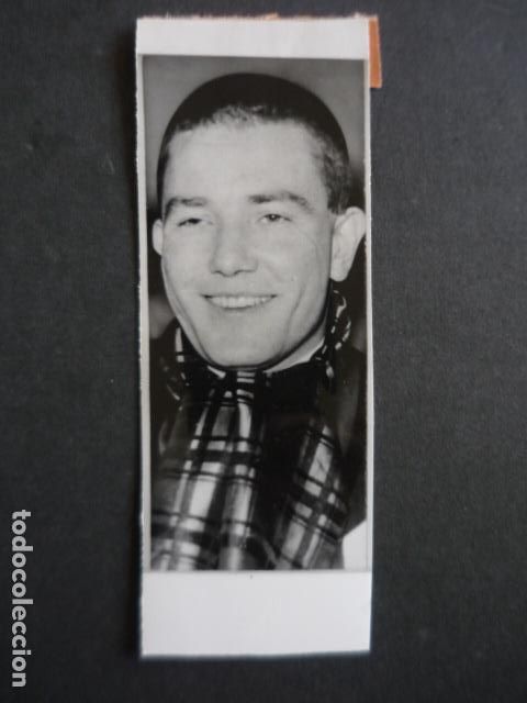 Kino: ALBERT FINNEY ACTOR ANTIGUA FOTOGRAFIA ORIGINAL 4 X 10,5 CM