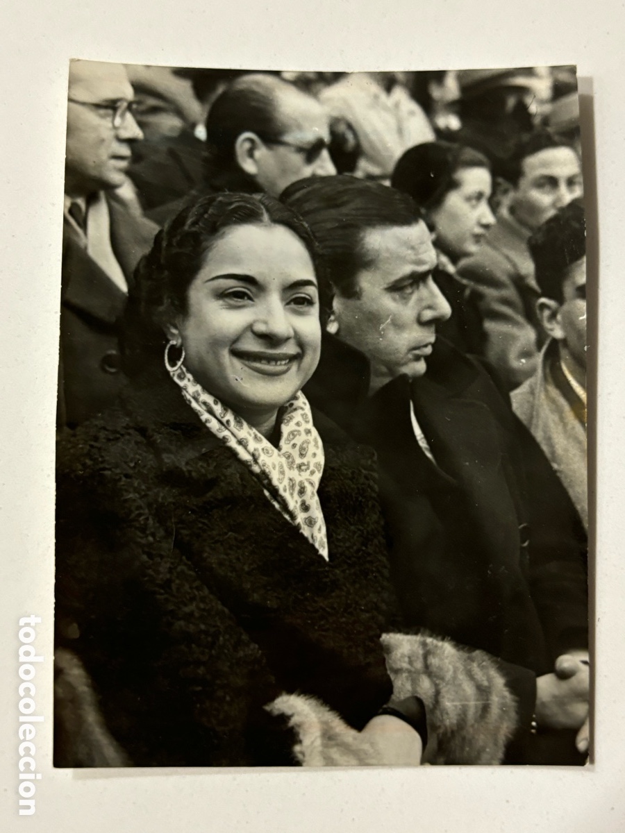 Cine: Foto original de Lola Flores y Manolo caracol en la plaza de toros foto Mart&iacute;n Madrid M