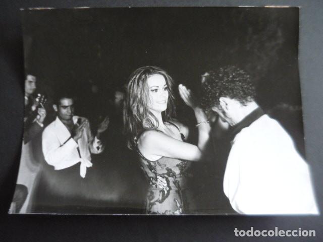 Cinema: CLAUDINE AUGER ACTRIZ EN ALMERIA ANTIGUA FOTOGRAFIA ORIGINAL 18 X 24 CM