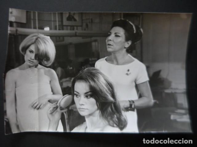 Cinema: CLAUDINE AUGER ACTRIZ CON MARIA FRANCE BOYER ANTIGUA FOTOGRAFIA ORIGINAL 20 X 30 CM