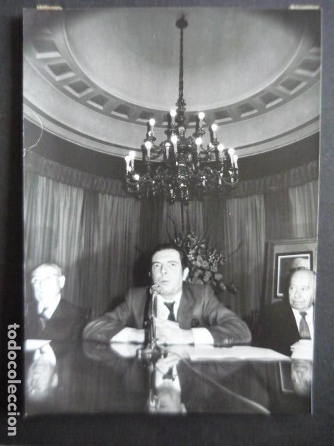 Cine: JUAN JOSE ALONSO MILLAN ACTOR CON ENRIQUE TIERNO GALVAN ANTIGUA FOTOGRAFIA ORIGINAL 18 X 13 CM