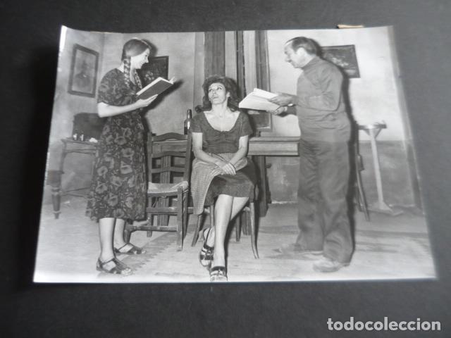 Cinema: CHARO SORIANO ACTRIZ CON LEON KLIMOWSKI ANTIGUA FOTOGRAFIA ORIGINAL 18 X 24 CM