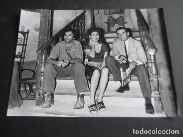 Cinema: CHARO SORIANO ACTRIZ CON SIMON ANDREU ANTIGUA FOTOGRAFIA ORIGINAL 18 X 24 CM