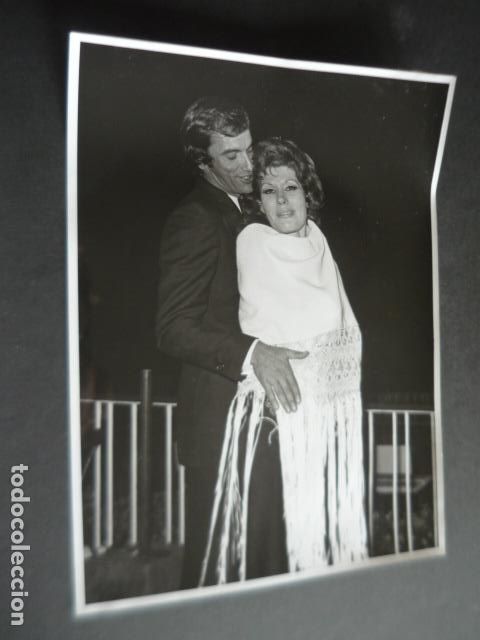 Cinema: CHARO SORIANO ACTRIZ CON SIMON ANDREU ANTIGUA FOTOGRAFIA ORIGINAL 18 X 24 CM