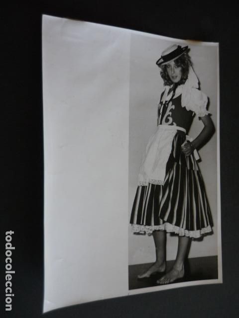 Cinema: MAGDALENA CASARES ACTRIZ CON TRAJE TIPICO CANARIO CANARIAS ANTIGUA FOTOGRAFIA ORIGINAL 18 X 24 CM