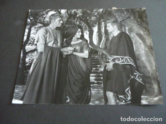 Cinema: CHARLTON HESTON Y CARMEN SEVILLA ACTORES ANTIGUA FOTOGRAFIA ORIGINAL 18 X 24 CM