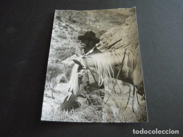 Cinema: PACO RABAL ACTOR EN LLANTO POR UN BANDIDO ANTIGUA FOTOGRAFIA ORIGINAL 20 X 15 CM