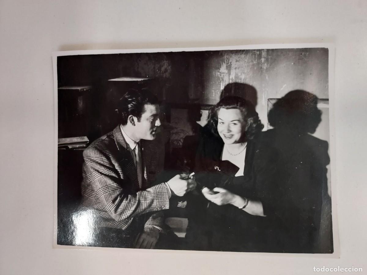 Cine: FOTOGRAFIA ACTOR EDUARDO FAJARDO &iquest;PAOLA BARBARA? PELICULA EL SOTANO (JAIME DE MAYORA 1949) 11 X 8 CM