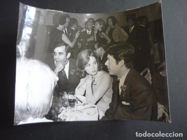 Cinema: IRAN EORY ACTRIZ CON VICENTE PARRA ANTIGUA FOTOGRAFIA ORIGINAL 18 X 24 CM