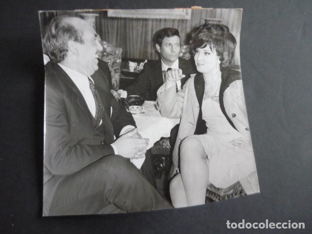Cinema: IRAN EORY ACTRIZ CON ANTONIO FERRANDIZ Y ARTURO FERNANDEZ ANTIGUA FOTOGRAFIA ORIGINAL 18 X 18 CM