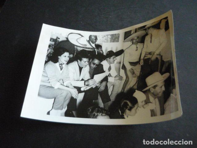 Cin&eacute;ma: EMMA PENELLA ACTRIZ CON FRANCISCO RABAL ANTIGUA FOTOGRAFIA ORIGINAL 13 X 18 CM
