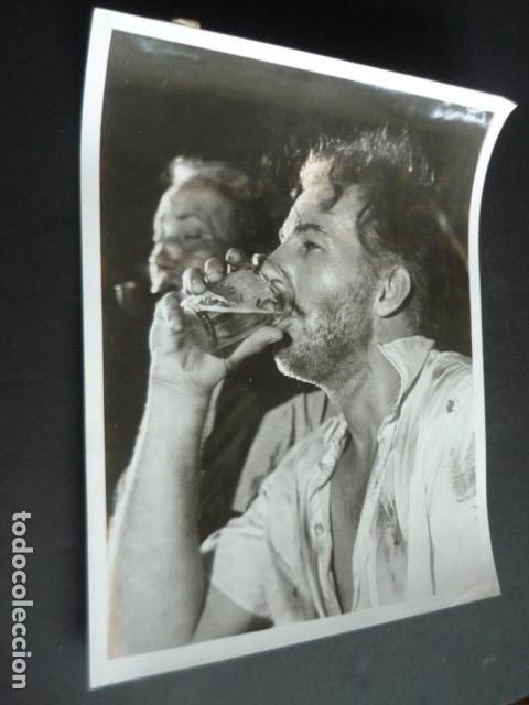 Kino: TOM HERNANDEZ ACTOR ANTIGUA FOTOGRAFIA 25 X 20 CM
