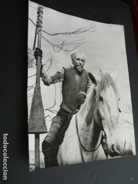 Cine: PELICULA EL HOMBRE DE LA MANCHA PETER O&acute;TOOLE ACTOR ANTIGUA FOTOGRAFIA ORIGINAL 24 X 18 CM