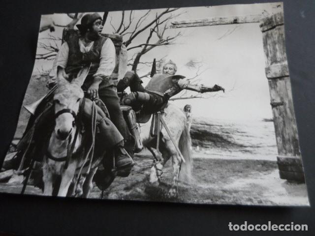 Kino: PELICULA EL HOMBRE DE LA MANCHA PETER O&acute;TOOLE Y SOFIA LOREN ANTIGUA FOTOGRAFIA ORIGINAL 20 X 26 CM