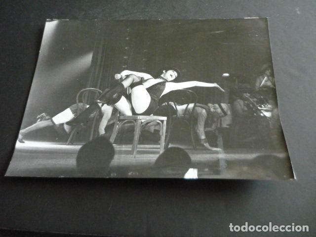 Kino: LIZA MINNELLI ACTRIZ EN LA PELICULA CABARET ANTIGUA FOTOGRAFIA ORIGINAL 18 X 24 CM