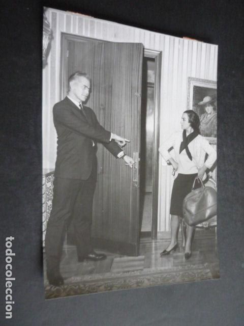 Cin&eacute;ma: LOLA FLORES CON EL ACTOR JORGE BARREIRO ANTIGUA FOTOGRAFIA ORIGINAL 20 X 15 CM