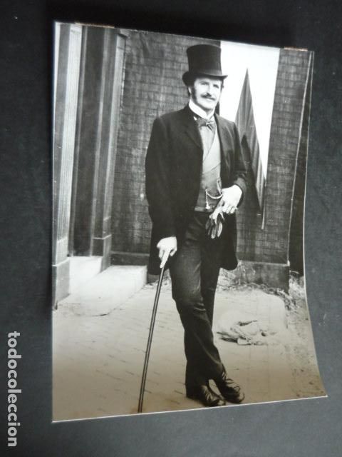 Cinema: DENIS QUILLEY ACTOR ANTIGUA FOTOGRAFIA ORIGINAL 12 X 17 CM