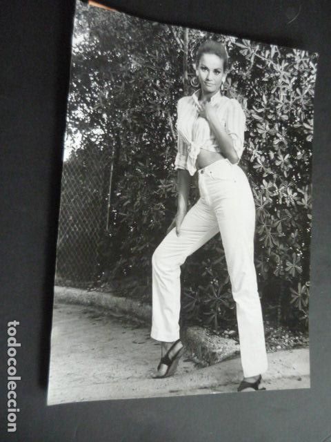 Cinema: CLAUDINE AUGER ANTIGUA FOTOGRAFIA ORIGINAL 21 X 28 CM