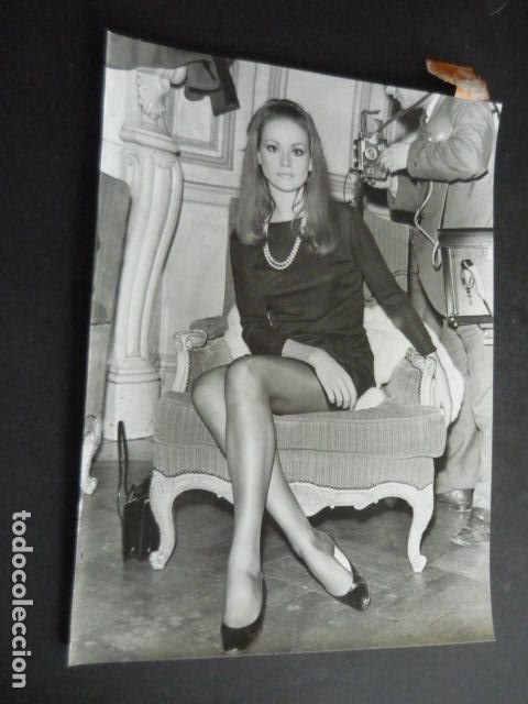 Cinema: CLAUDINE AUGER ANTIGUA FOTOGRAFIA ORIGINAL 18 X 24 CM