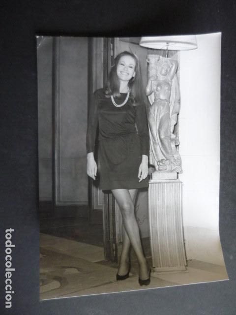 Cinema: CLAUDINE AUGER ACTRIZ ANTIGUA FOTOGRAFIA ORIGINAL 24 X 18 CM