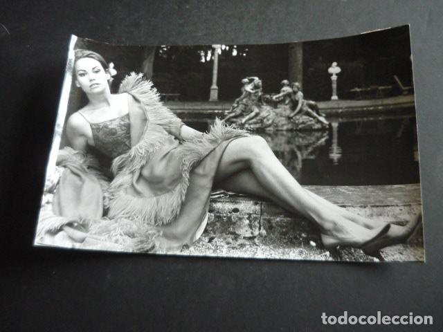Cinema: CLAUDINE AUGER ACTRIZ ANTIGUA FOTOGRAFIA ORIGINAL 15 X 23 CM