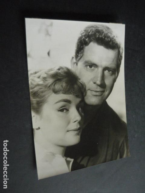 Cinema: SUSANNE CRAMER Y PAUL HUBSCHMID ACTORES ANTIGUA FOTOGRAFIA ORIGINAL 13 X 16 CM
