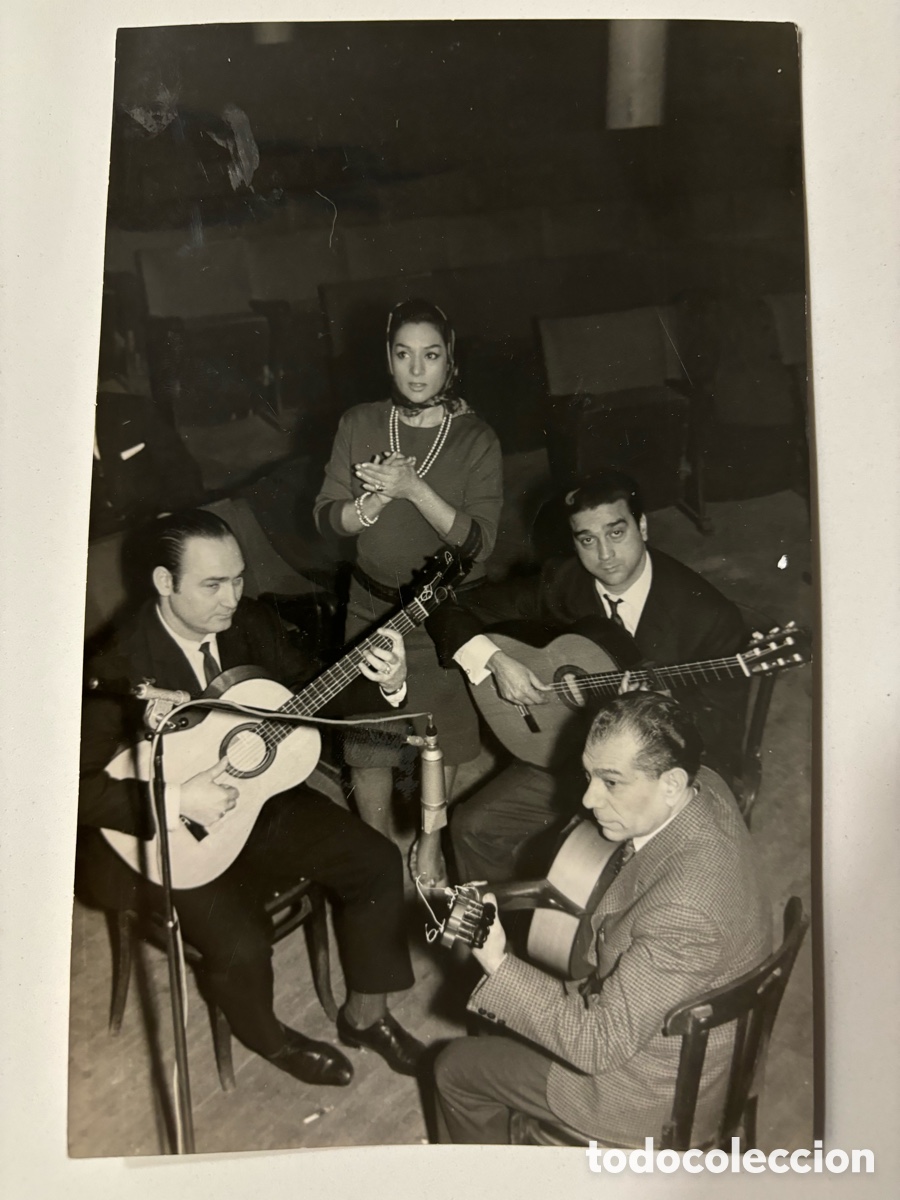 Cine: Foto original de Lola Flores y Antonio Gonz&aacute;lez el pescailla ensayando con guitarristas M