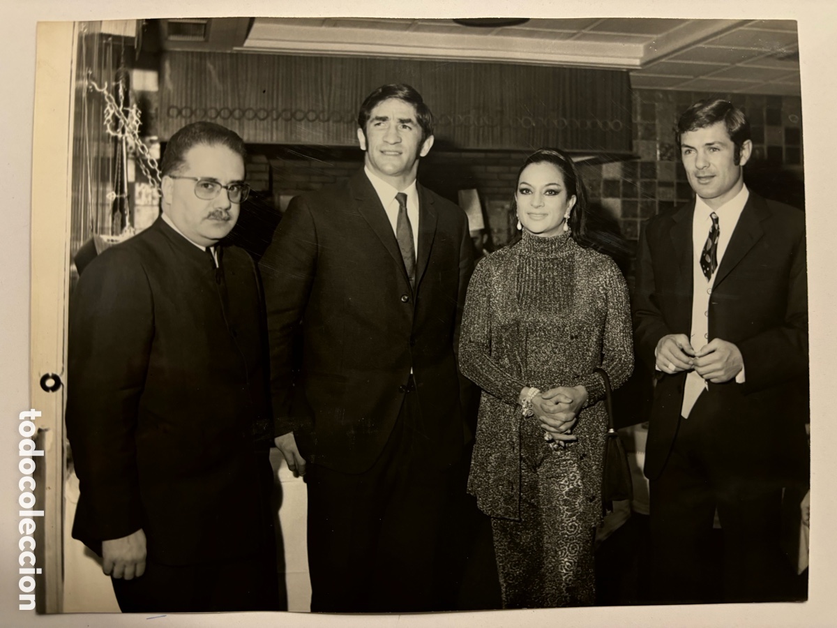 Cine: Foto original de Lola Flores y los boxeadores Urtain y Pedro Carrasco foto Brunet y Ruiz Madrid M