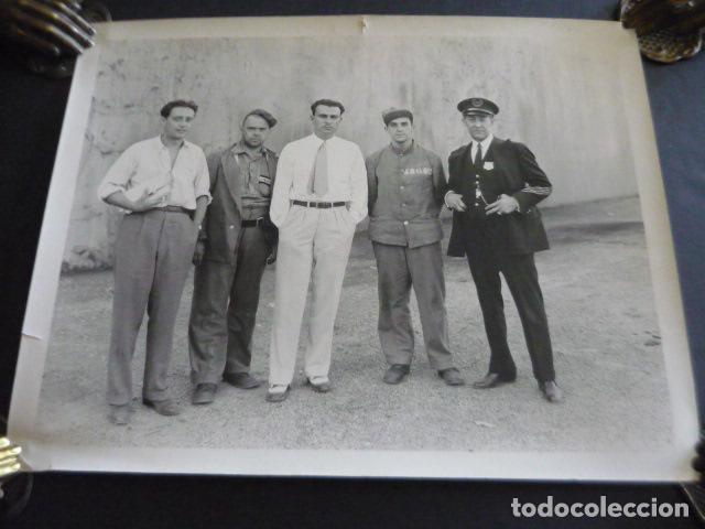 Cine: JUAN DE LANDA CON ACTORES DE LA PELICULA EL PRESIDIO 1930 ANTIGUA FOTOGRAFIA ORIGINAL 20 X 25,5 CM
