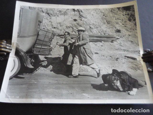 Cine: JUAN DE LANDA ACTOR CON HUMPHREY BOGART EN PELICULA ANTIGUA FOTOGRAFIA ORIGINAL 20,5 X 25 CM
