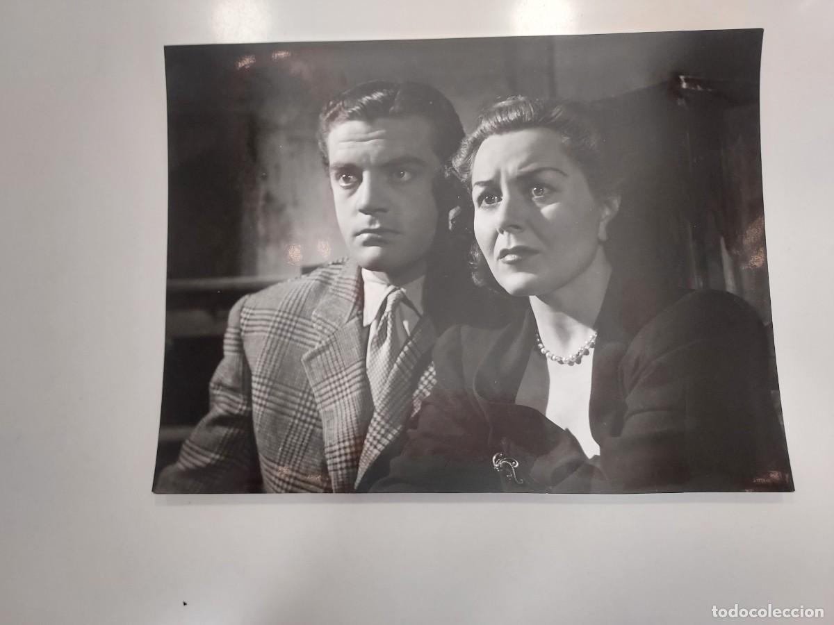 Cine: EDUARDO FAJARDO PAULA BARBARA PELICULA EL SOTANO (JAIME DE MAYORA 1949). FOTO MIGUEL GUZMAN. 21 X 15