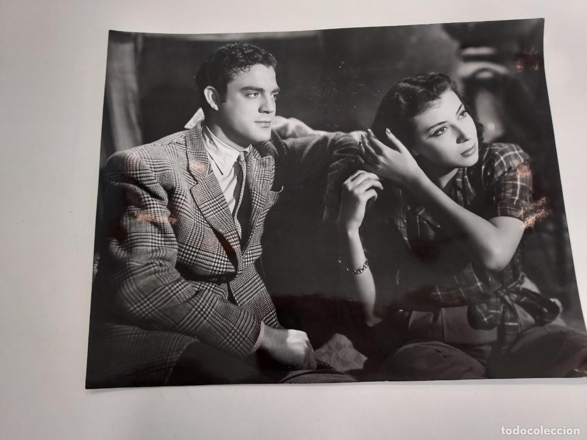 Cine: EDUARDO FAJARDO MARIA ASQUERINO PELICULA EL SOTANO (JAIME DE MAYORA 1949). FOTO IBA&Ntilde;EZ. 21 X 16