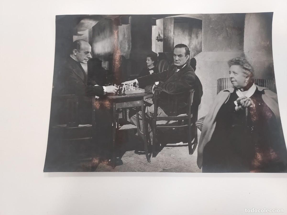 Cine: ACTOR CAMILO JOSE CELA ESCENA PELICULA EL SOTANO (JAIME DE MAYORA 1949). 21 X 16
