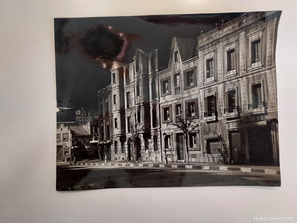 Cine: FOTO EDIFICIO ESCENA PELICULA EL SOTANO (JAIME DE MAYORA 1949). 21 X 16. FOTO IBA&Ntilde;EZ
