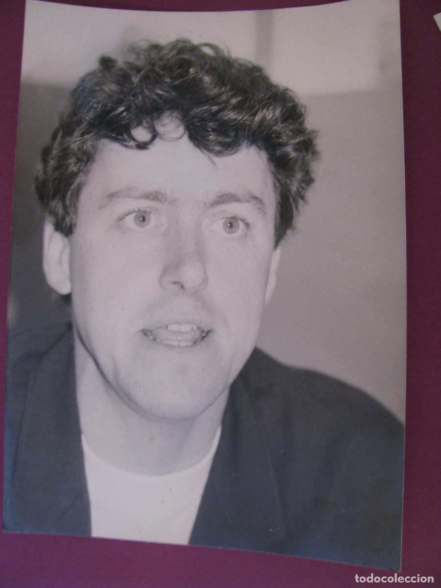 Cine: FOTO DEL ACTOR GRIFF RHYS JONES. 17,5X12,5 CM