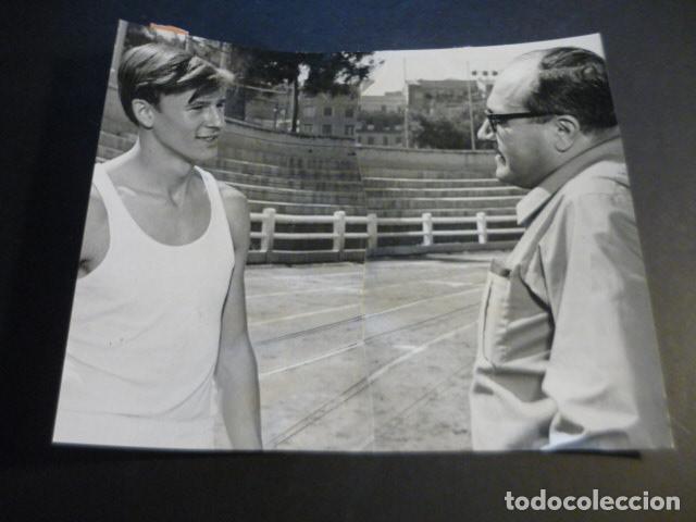 Cine: TONY S. ISBERT Y JULIO COLL ACTOR ANTIGUA FOTOGRAFIA 16 X 20 CM