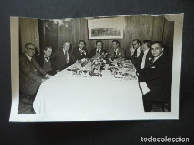 Cine: DIRECTOR Y COLABORADORES SABADO GRAFICO REVISTA ANTIGUA FOTOGRAFIA 12 X 18 CM