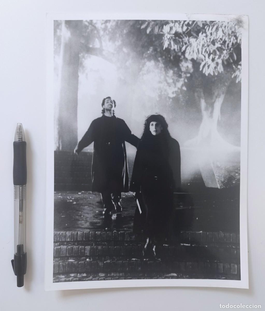 Cine: EL LADO OSCURO DEL CORAZ&Oacute;N 1992 Foto Original Prensa Dar&iacute;o Grandinetti Sandra Ballesteros Sello Maga