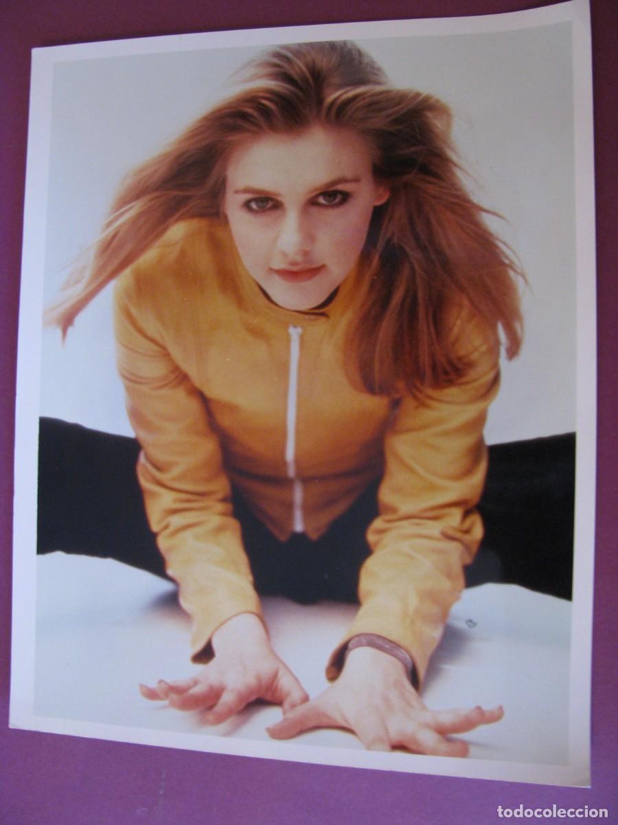 Cine: FOTO DE LA ACTRIZ ALICIA SILVERSTONE. PELICULA EXCESS BAGGAGE. 1997. 25,5X20,5 CM