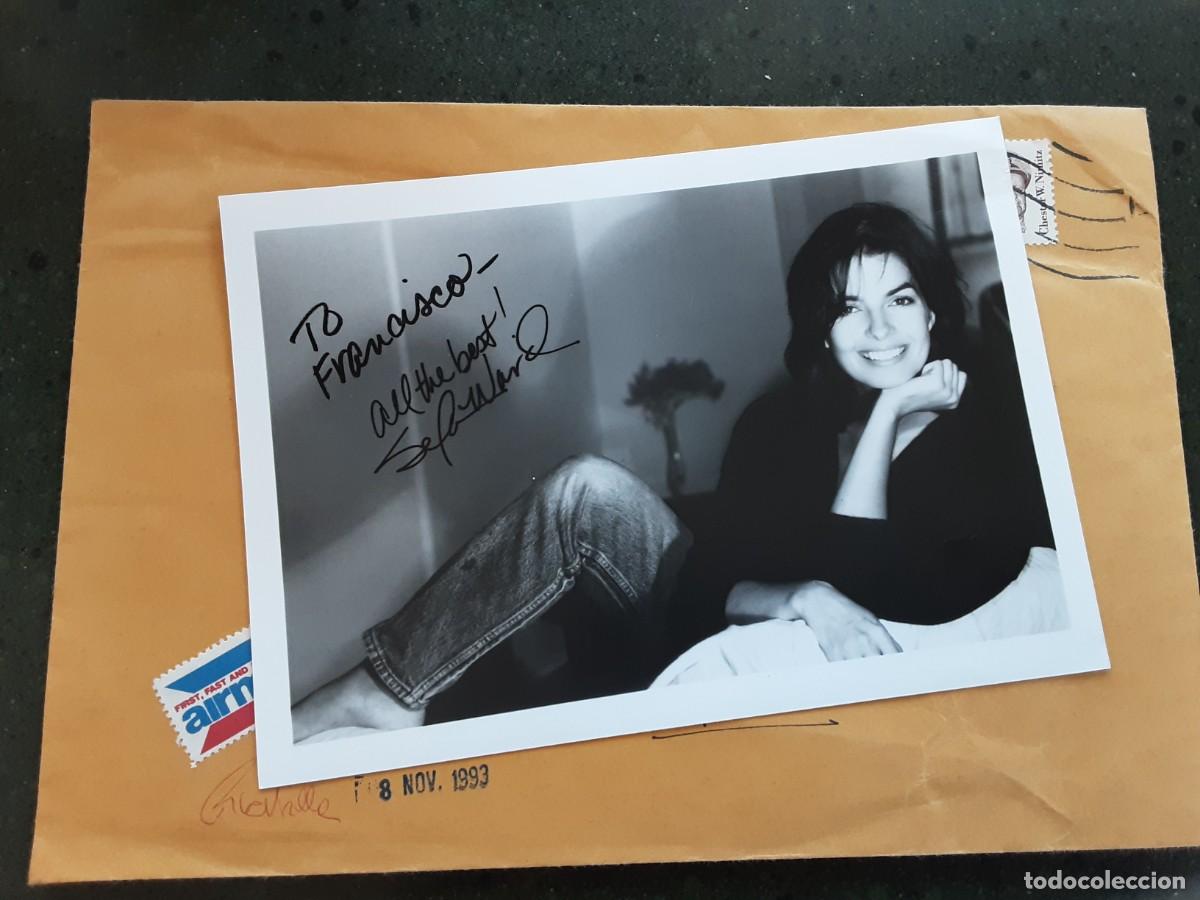 Cine: Foto firmada en 1993 de la actriz Sela Ward, con el sobre en el que se recibi&oacute;