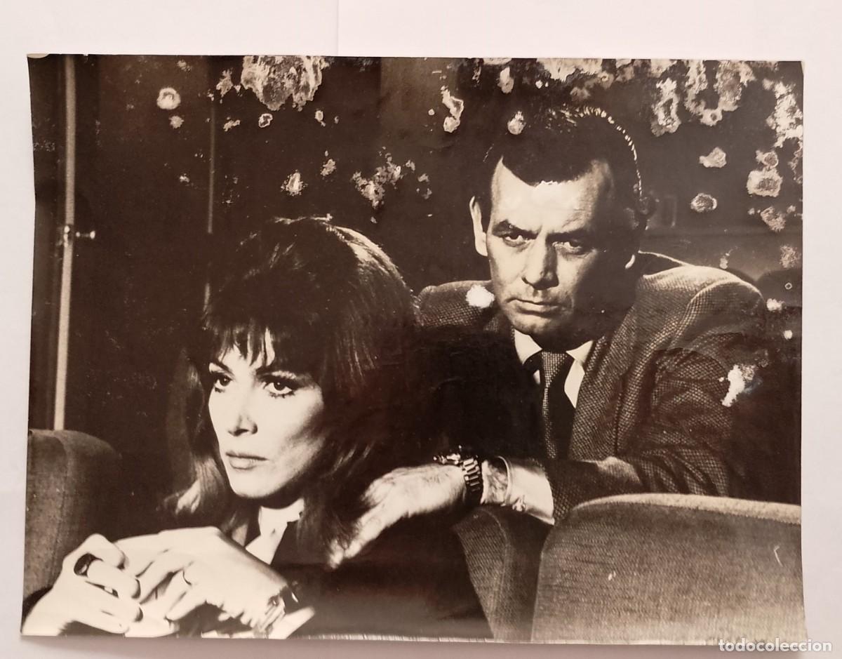 Cine: FOTO INEDITA DE 18 X 24 DE LA PELICULA MAROONED CON NANCY KOVAK DAVID JANSEN