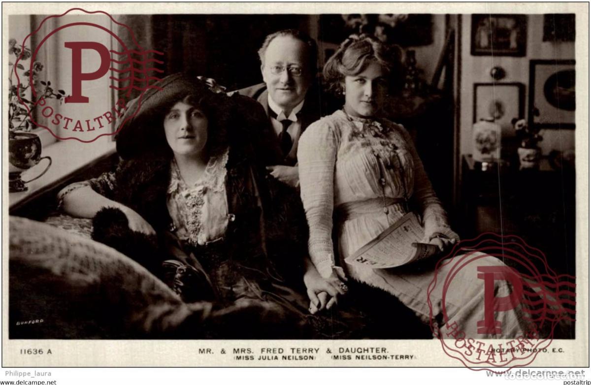 Cine: MR & MRS FRED TERRY & DAUGHTER