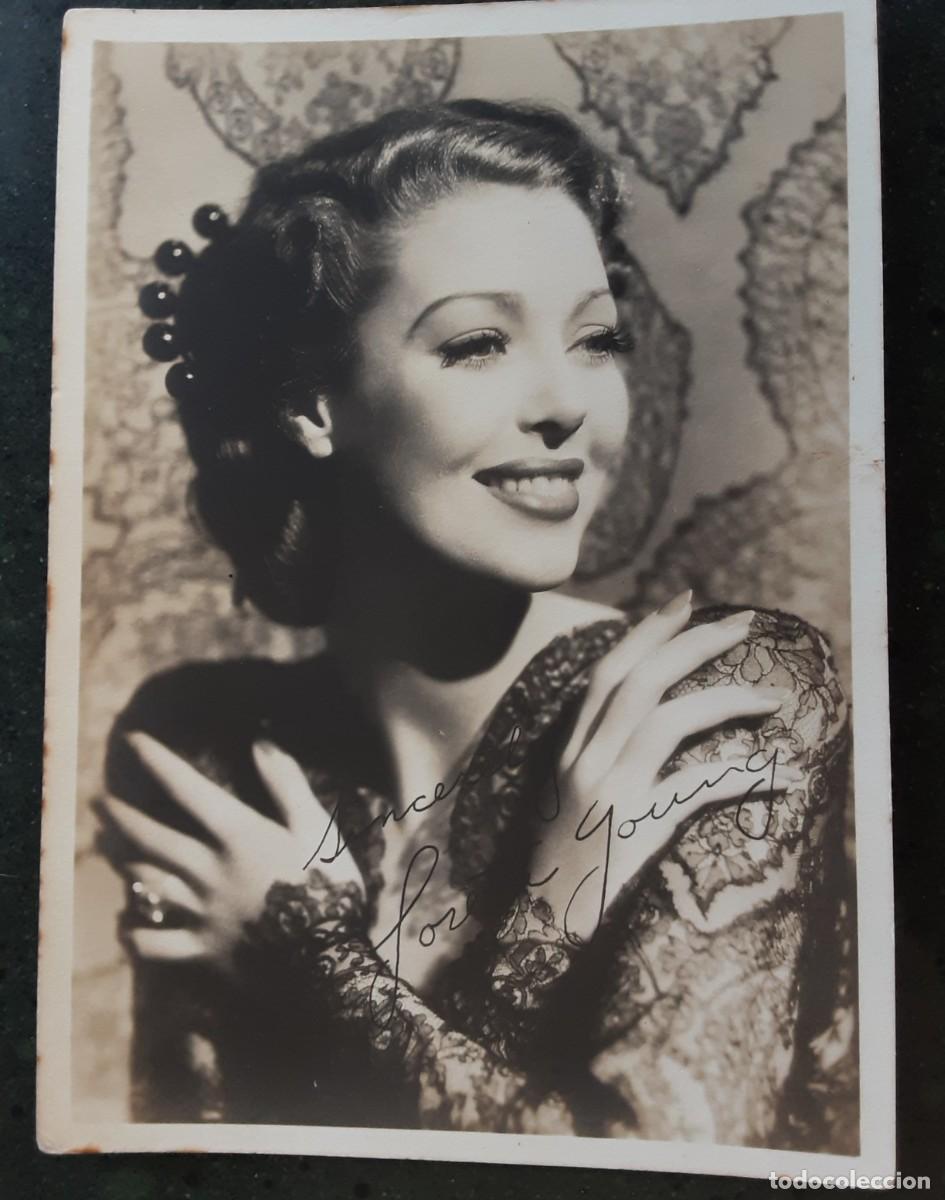 Cine: LORETTA YOUNG, FOTOGRAFIA CON FIRMA POSIBLEMENTE IMPRESA.