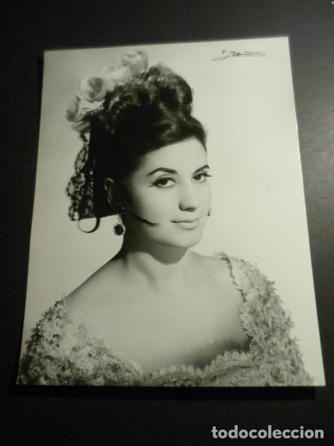 Cine: CARMEN SEGARRA ACTRIZ CON TRAJE TIPICO ANTIGUA FOTOGRAFIA YBA&Ntilde;EZ FOTOGRAFO 18 X 24 CM