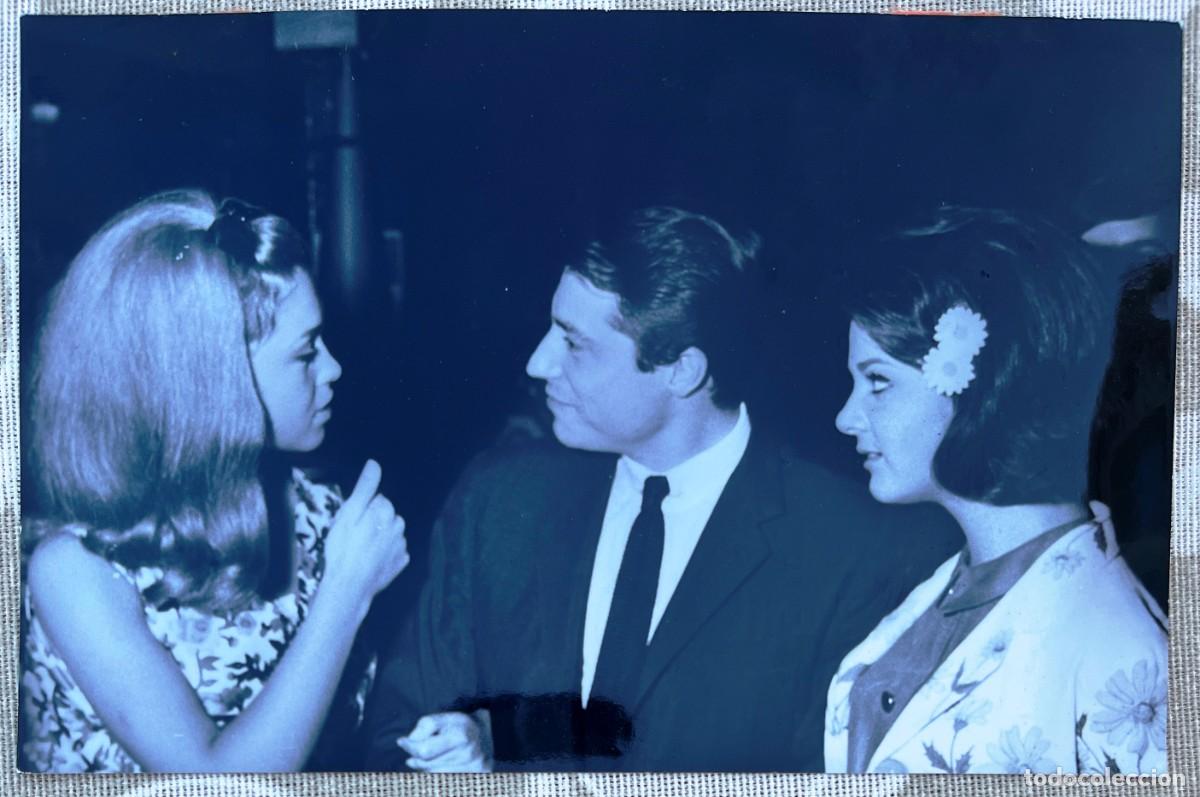 Cine: ANTIGUA FOTOGRAFIA DE MARISOL, PEPA FLORES, CON TITO MORA Y GLORIA CAMARA, MIDE 17,7 X 11,5 CMS. APR