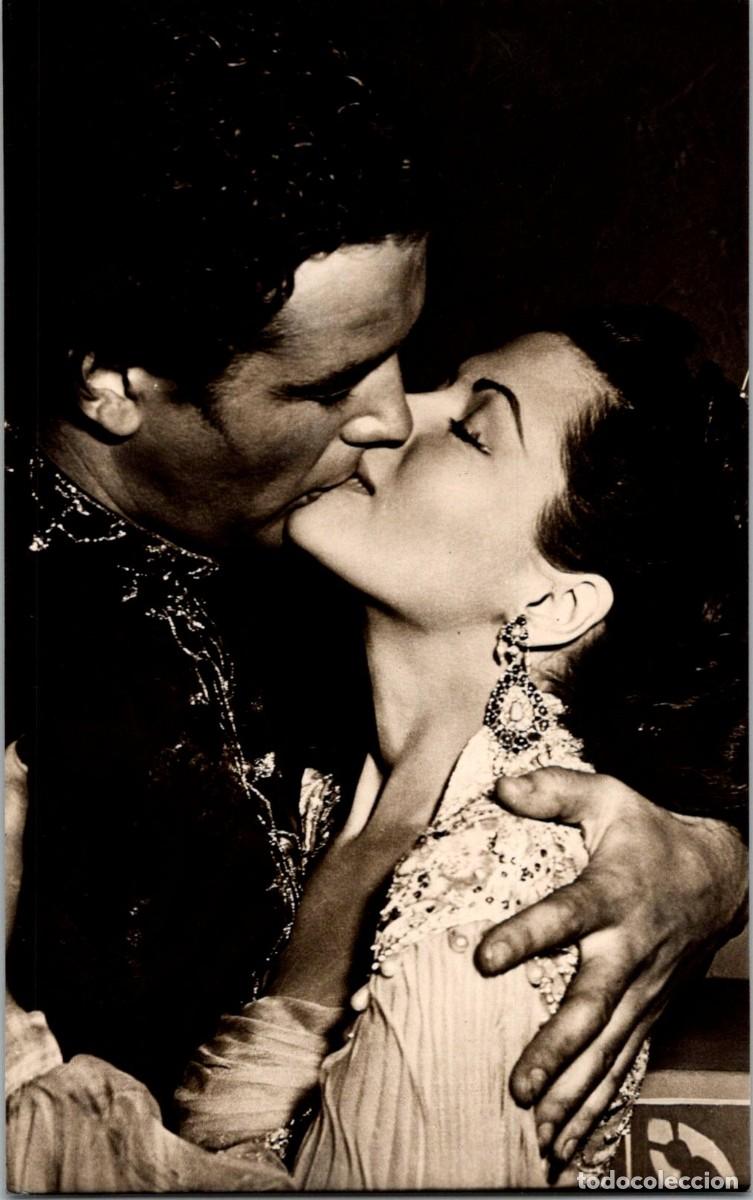 Cine: Yvonne de Carlo y Richard Green - El Halc&oacute;n del Desierto - Universal International - 136x85mm - Beso