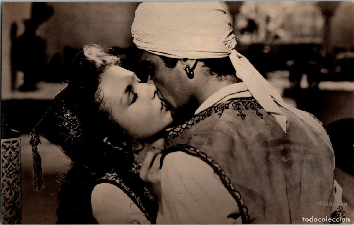 Cine: Antony Curtis y Piper Laurie - Su Alteza el Ladr&oacute;n (Universal) - Sin m&aacute;s datos - 134x85mm - Beso